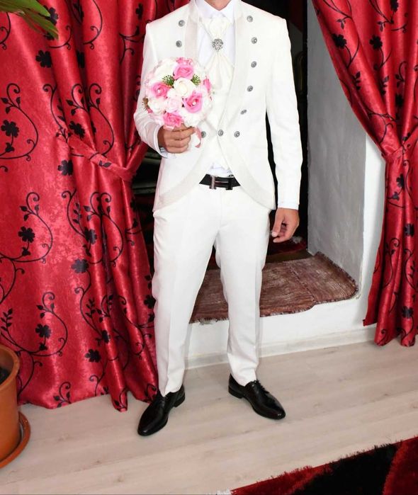 Costum de mire nou