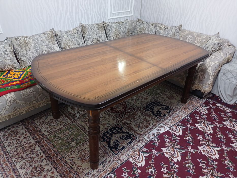 Продаётся стол для зала