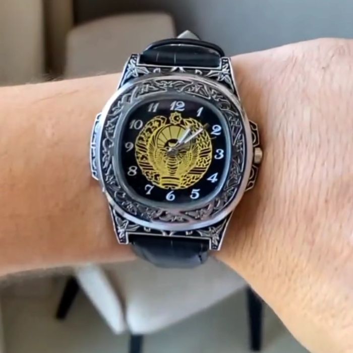 O'zbekiston gerbi tushirilgan soat