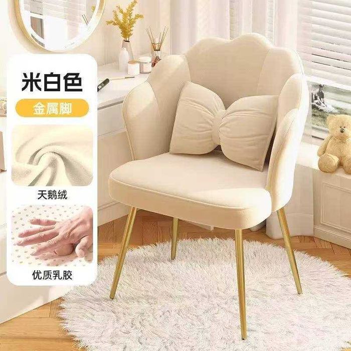 Мягкий стул в скандинавском стиле