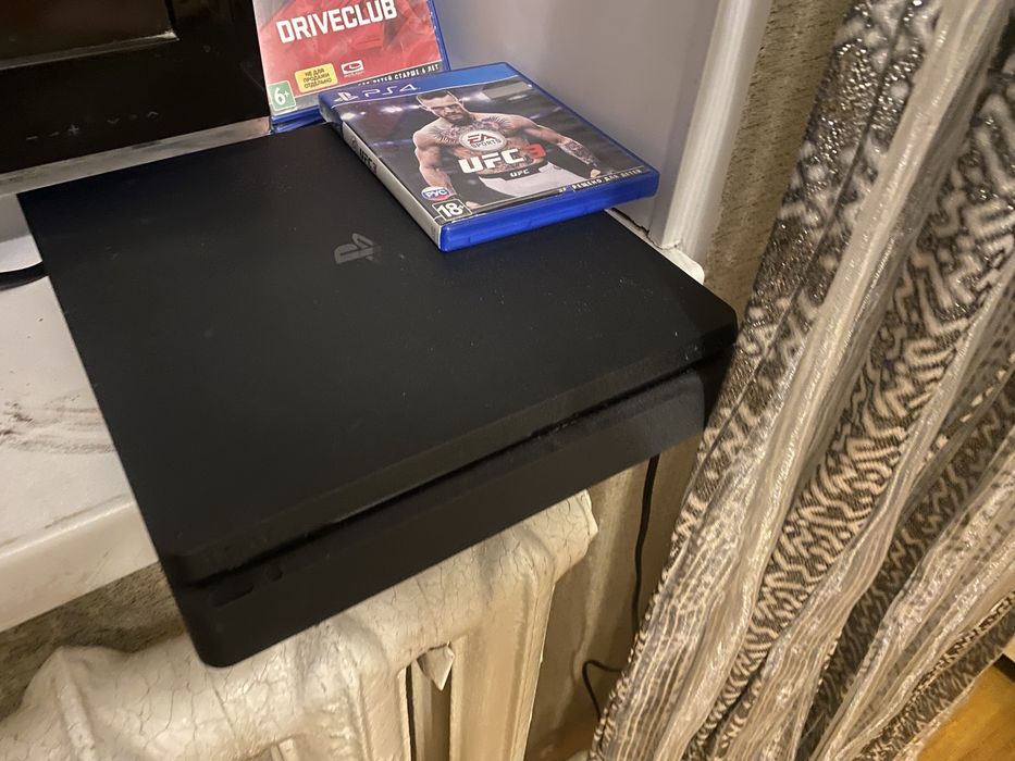 Playstation 4 slim 1tb