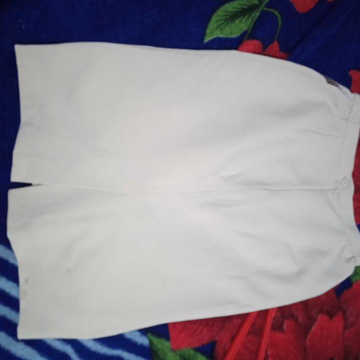 Kiyilgan kiyimlar sotiladi holati yaxshi