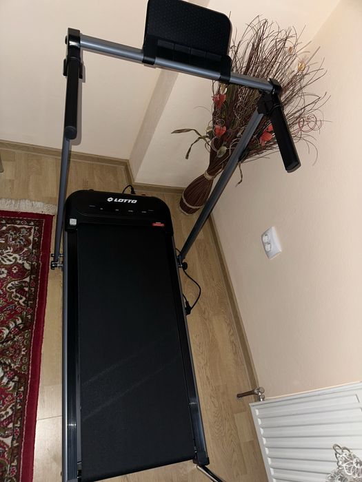 Vand banda de alergat aproape noua