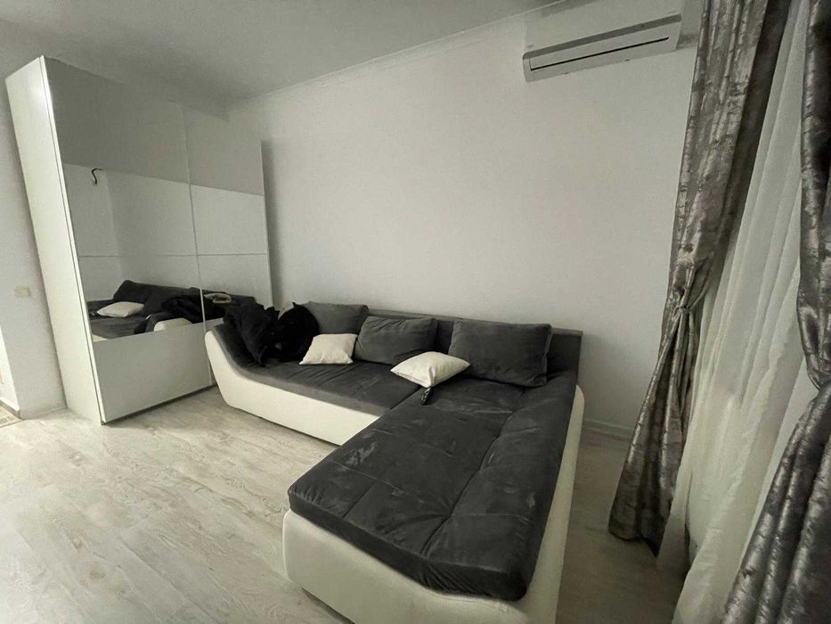 Inchiriez Garsoniera Str.Pădurii,  cu loc de parcare inclus pret 1650 roni !!!