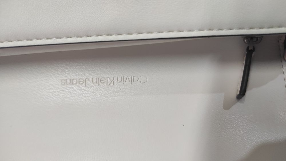 Дамска чанта Calvin Klein Jeans