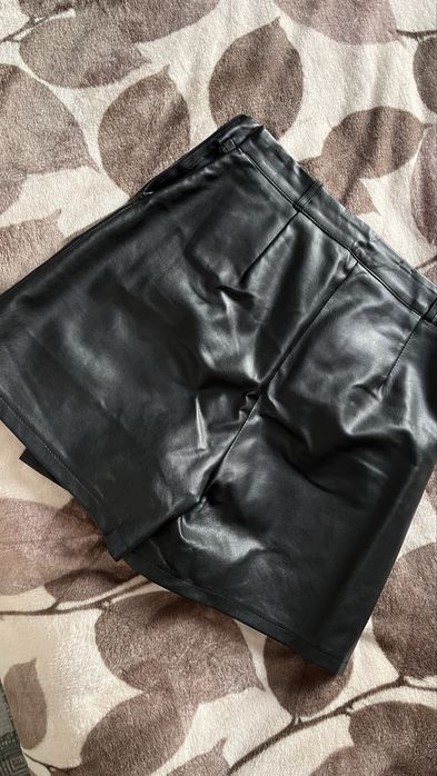 Продам кожаные юбка-шорты