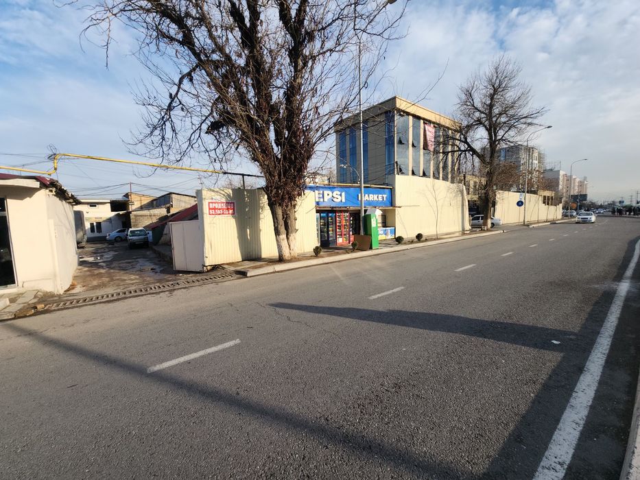 Продаётся нежилой помещение 1 линия  ул Фергана йули