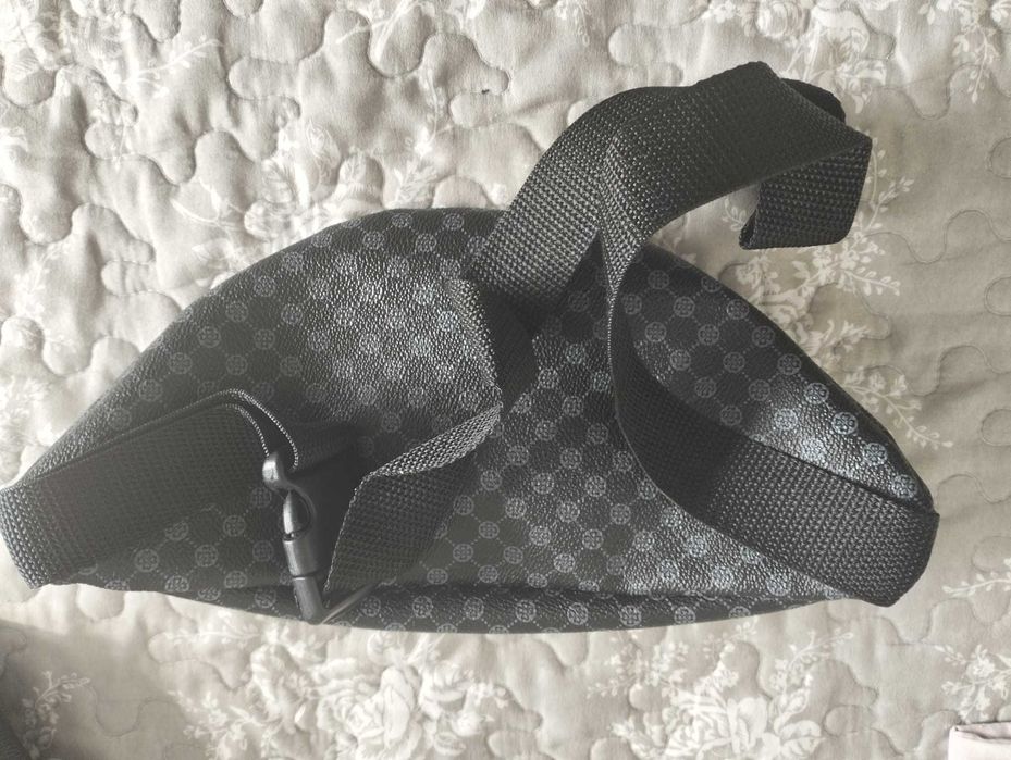 Borseta pentru barbati cu model geometric