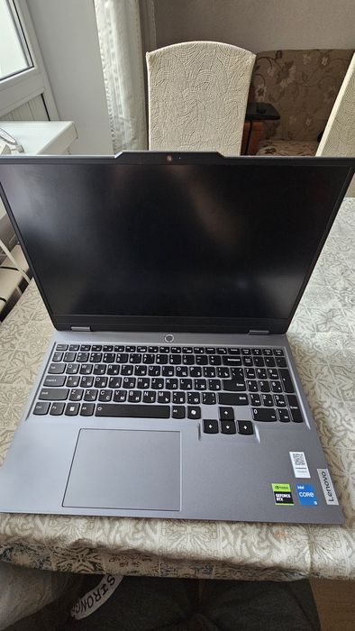 Lenovo LOQ 15IAX9