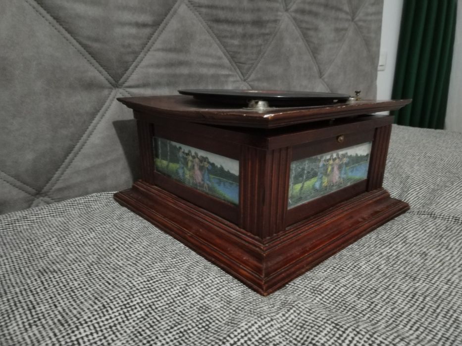 Gramofon original palnie cu vopsea originala