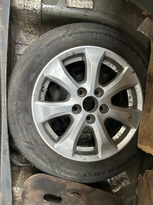 Продам запаску Camry 40