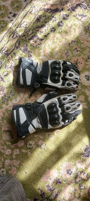 Vând echipament moto în stare bună