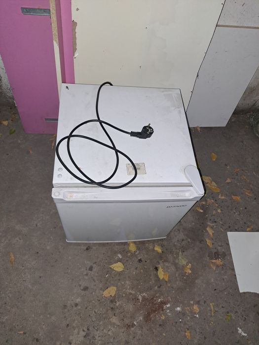 Холодильник продам маленький