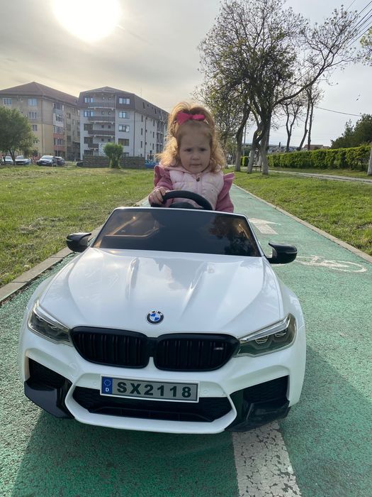 mașină electrică bmw m5