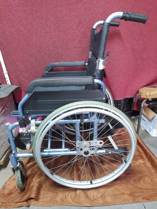 Продам инвалидную коляску