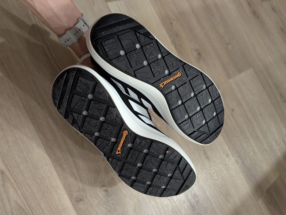 Продам кроссовки Adidas новые
