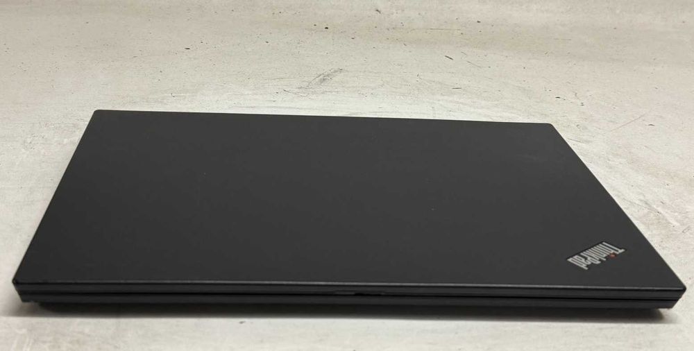 Laptop Lenovo L490 cu procesor i5-8365U, 8GB RAM, SSD 256GB NVMe, ecran 14" Full HD, tastatură cu layout US, încărcător original și autonomie 3h