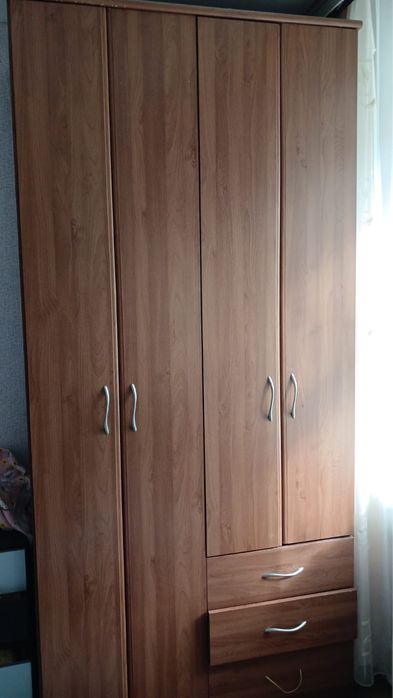 Шкаф коричневый