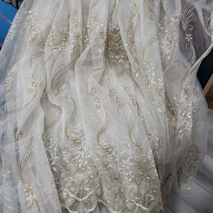 Продам тюль 8 м в золоте