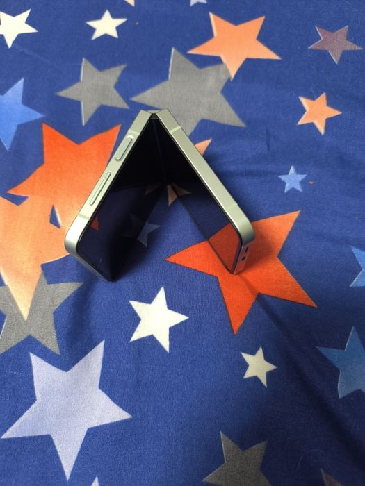 Samsung Galaxy Z Flip6.