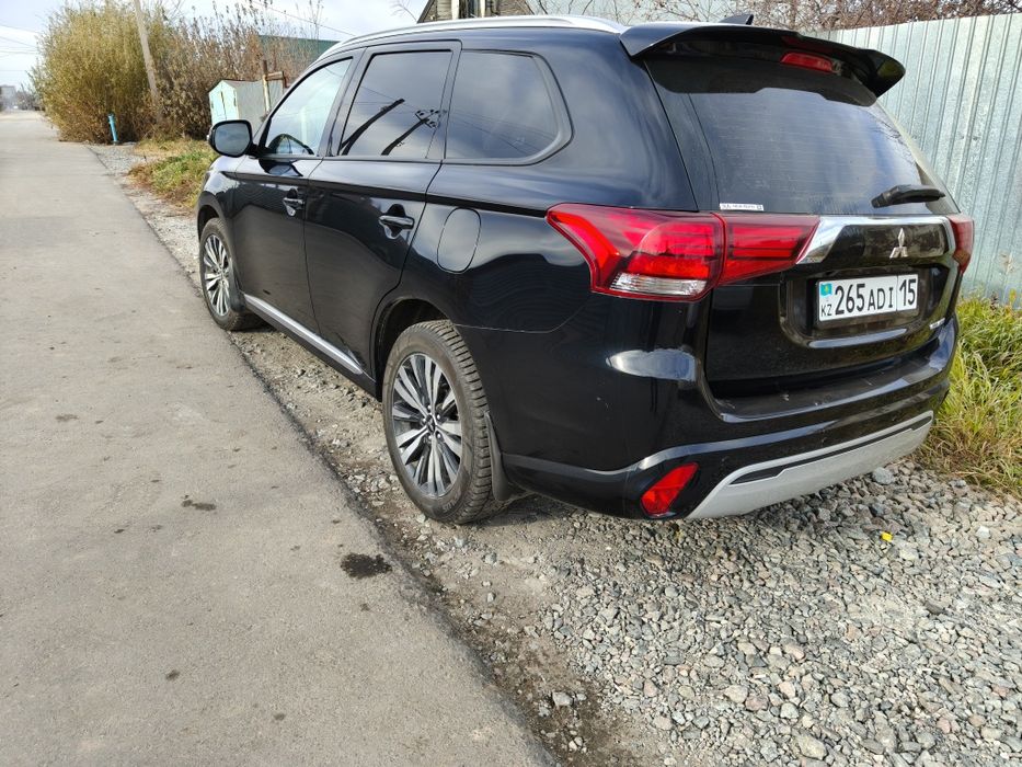 Мицубиси аутлендр продам