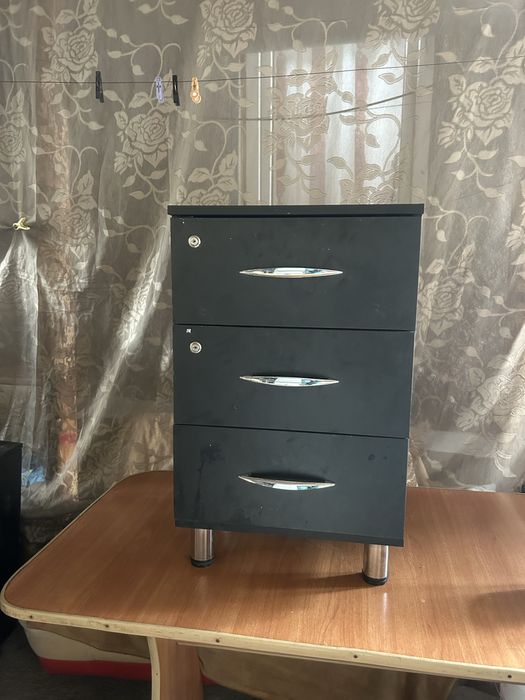 Продам тумбочки черные