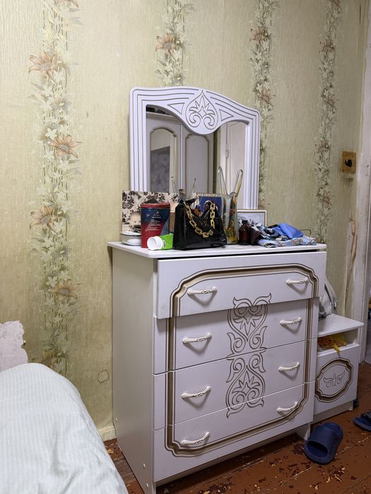 Продам спальный гарнитур