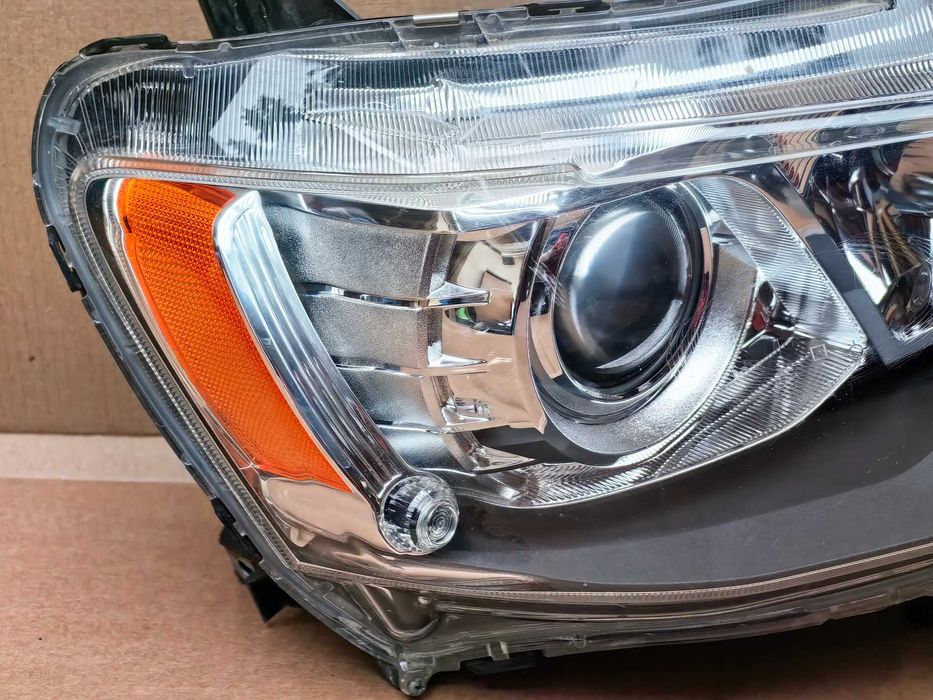 Десен фар за Mitsubishi Outlander 2 Xenon Facelift