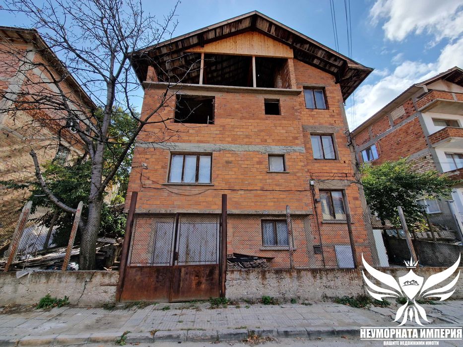 Продава се Къща в Асеновград - 424 кв.м за 399 €/кв.м - Снимка #15