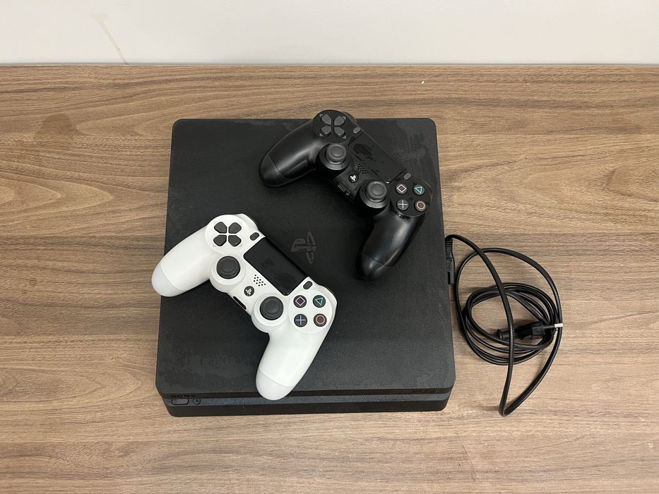 PS 4 продаю срочно