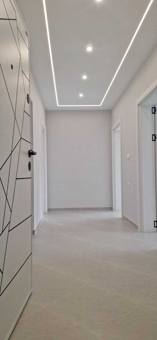 Продава се Тристаен апартамент в Разград, Център - 96 кв.м за 1621 €/кв.м - Снимка #2
