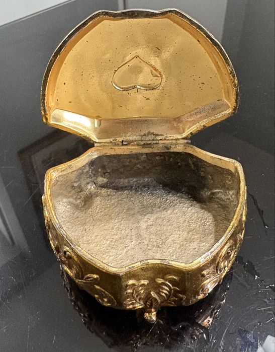 Винтидж малка метална бижутерка