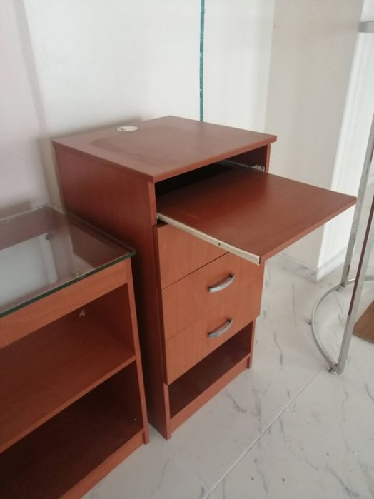 Мебели за магазин