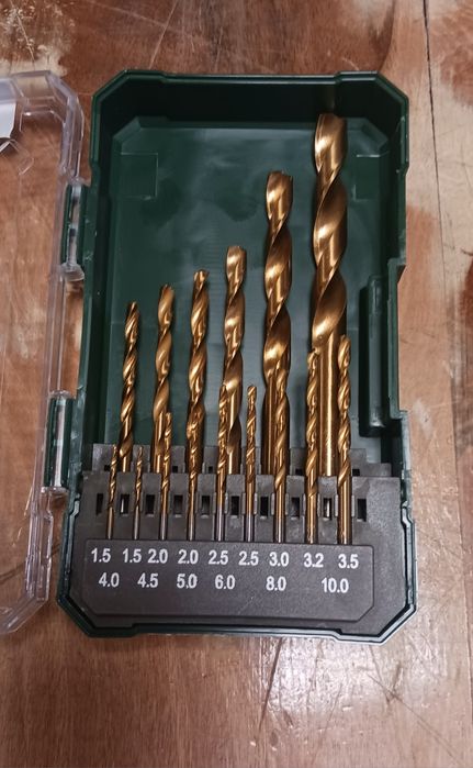 Настолна бормашина.UNIMARK.9 Нова. Подарък комлект свредла за метал.