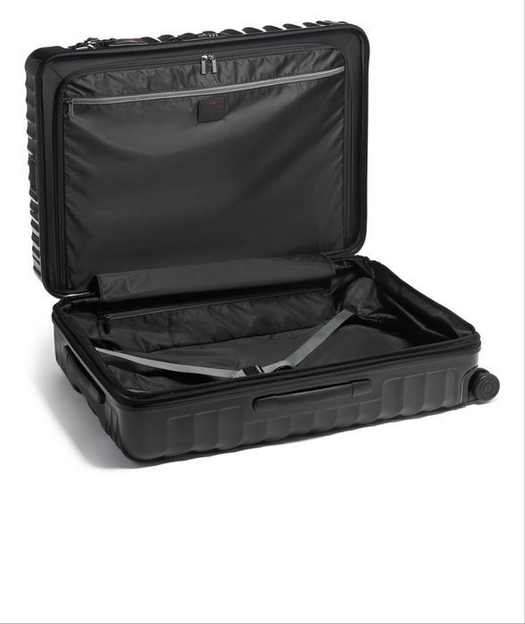 Продам новый чемодан Tumi