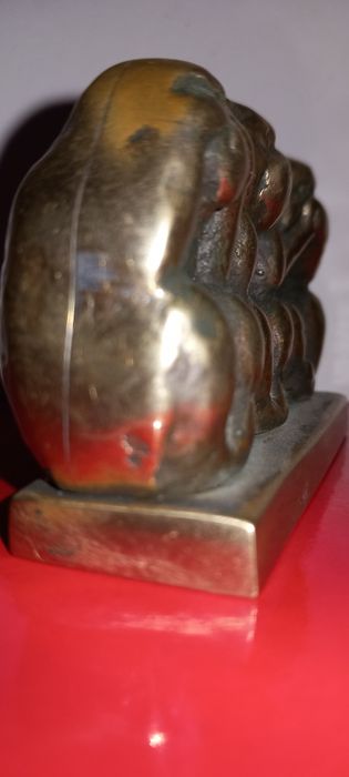 Obiect decorativ vechi din alamă-omerta