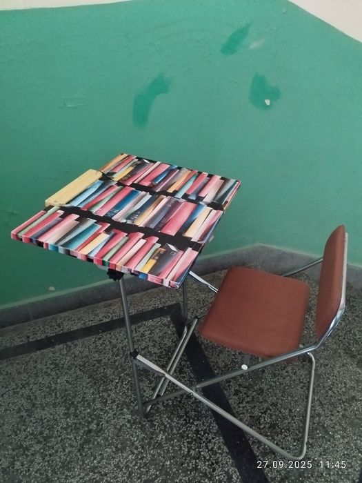 Детско сгъваемо мини-бюро.