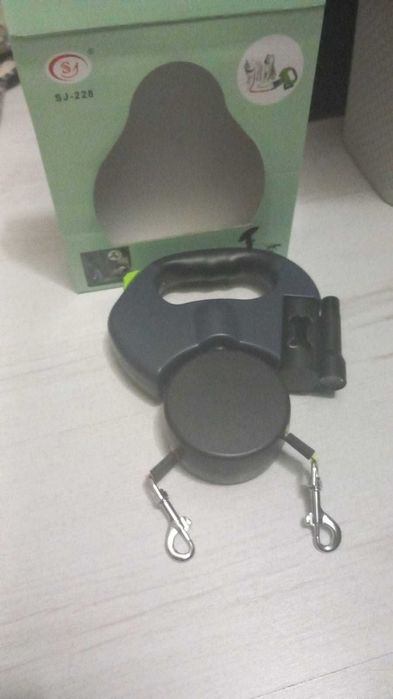 Lesa Retractabila Dubla pentru Caini 2 in 1, cu LED, Suport Pungi