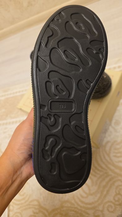 Срочно продам кросовки