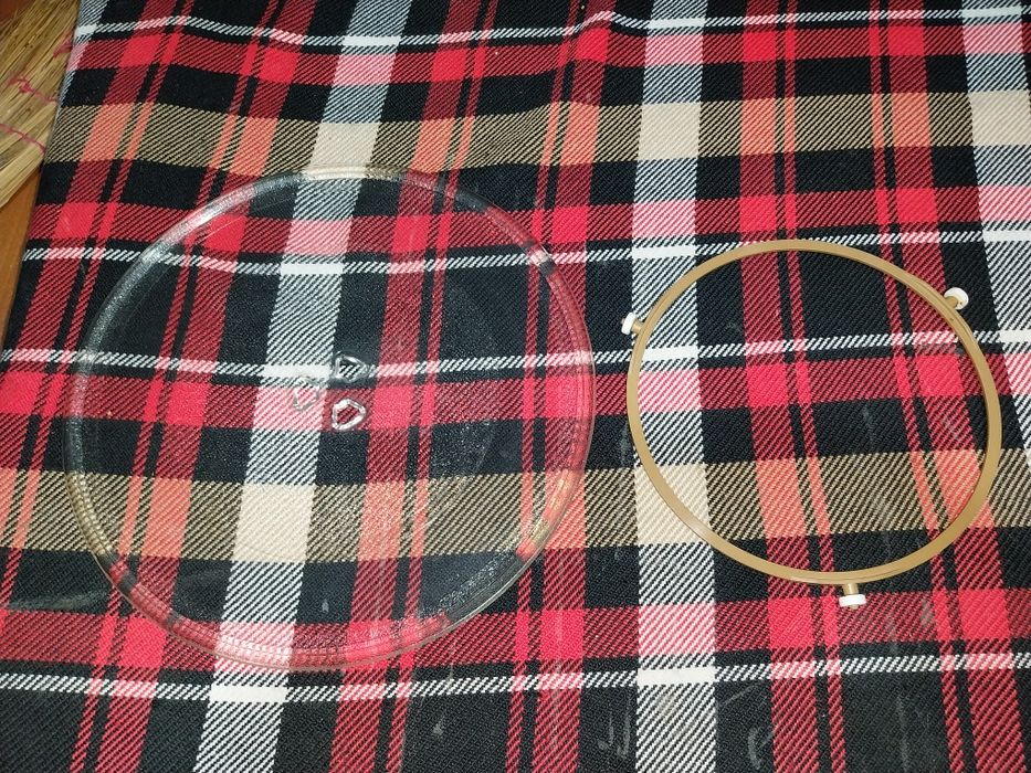 Стъклена чиния за микровълнова фурна