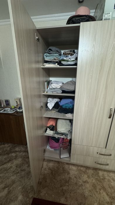 Продам шкаф в хорошем состоянии.
