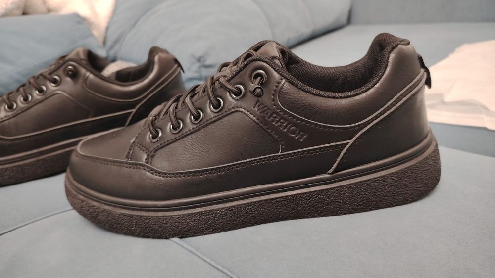 Продам абсолютно новые кроссовки