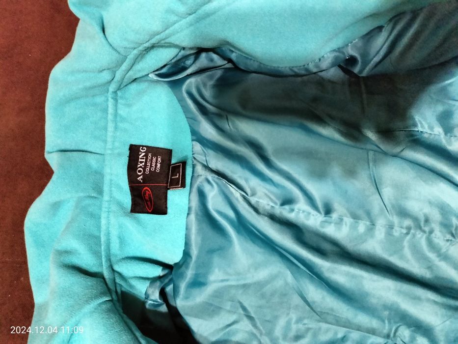 Продам пальто бирюзового цвета.