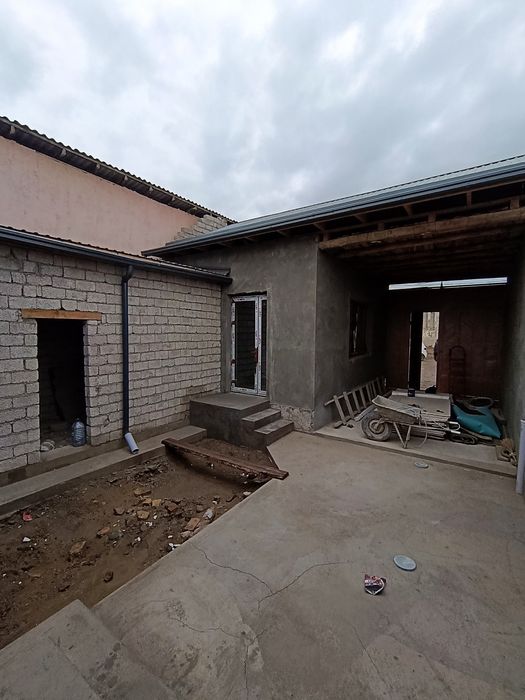 Yangi Uy sotiladi Nurafshon shahrida