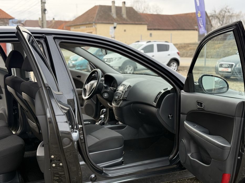 Hyundai I30 1.4 105 CP 11/2010 SE POATE IN RATE