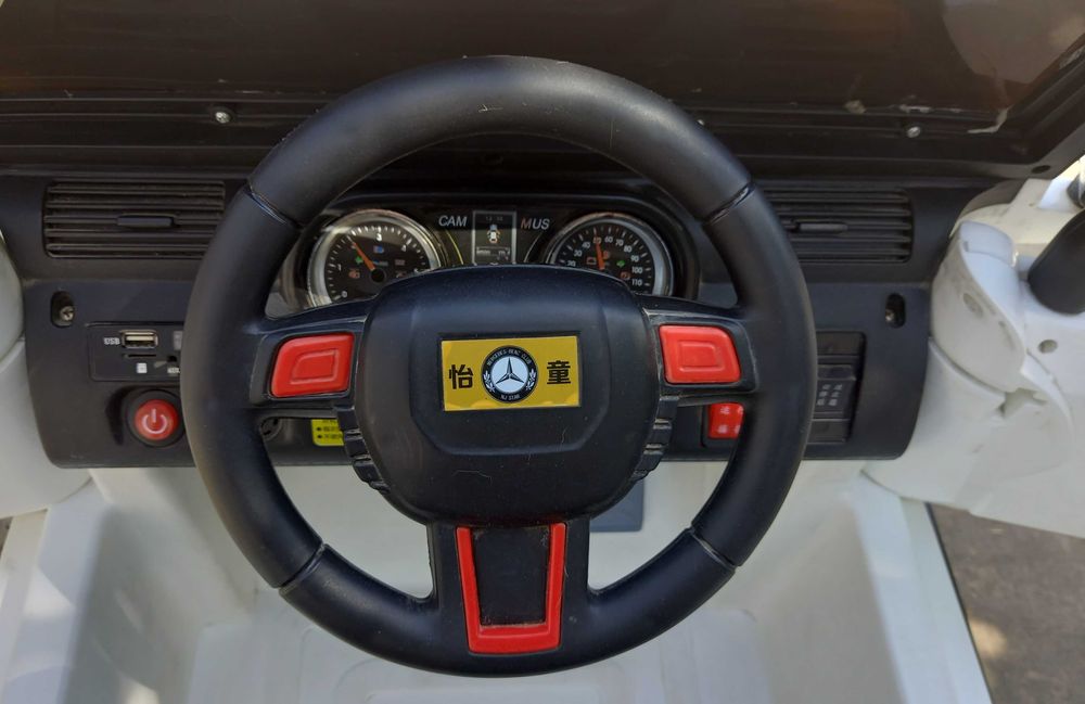 Детская машина на пульте