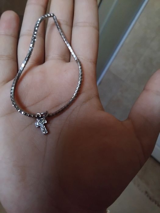 Brățară de argint cu diamante mici care strălucesc