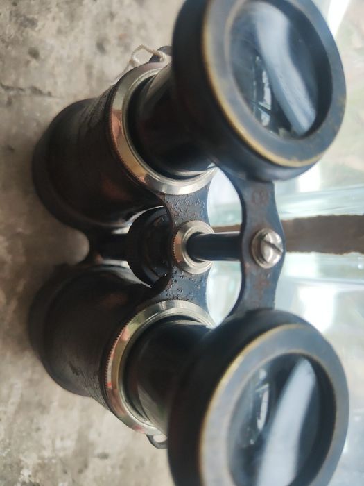 Binoclu vechi cu busolă – „8 Verres” – model militar/marină, piesă de