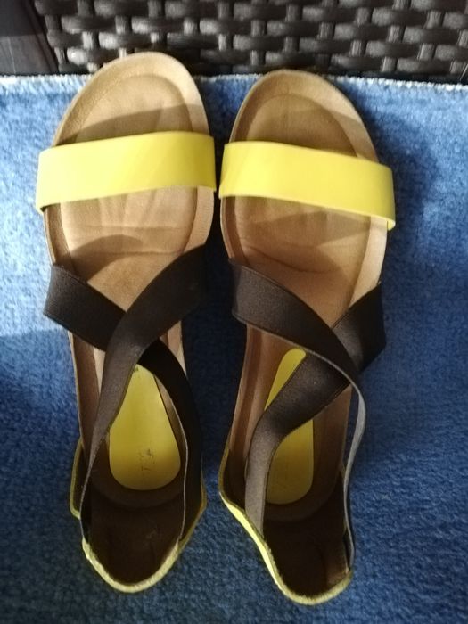 Жълти сандали, като нови