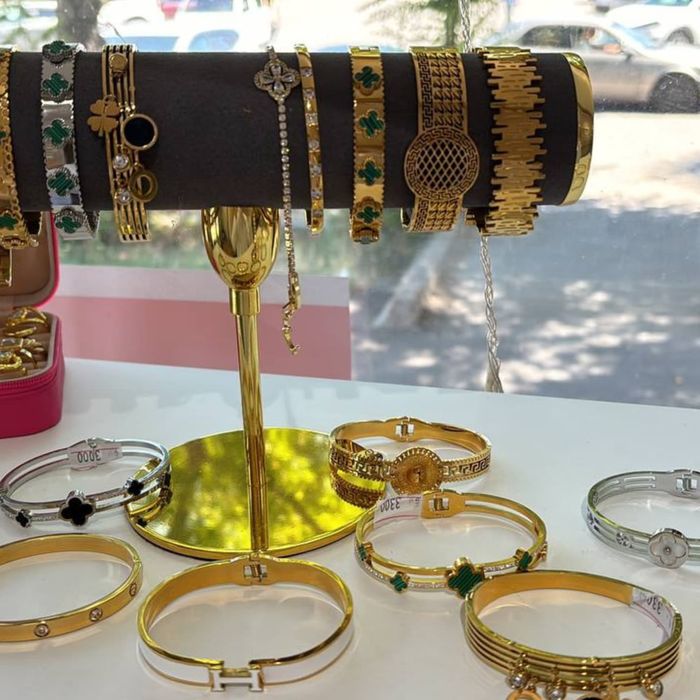 Элитная Брендовая бижутерия,не чернеет,ни вызывает аллергию.Титан!